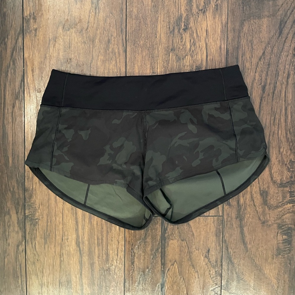 Luluemon size 4 camo speed up shorts